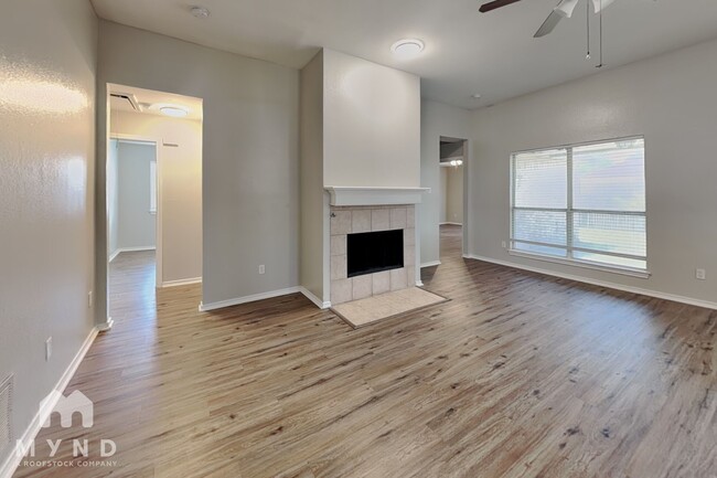 Building Photo - 2526 Sunset Dr