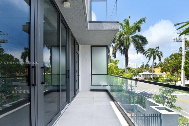 Foto del edificio - 9356 Bay Harbor Terrace