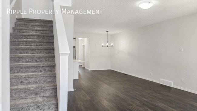 Building Photo - Modern 4 Beds, 2.5 Baths Main Floor/ Upper...