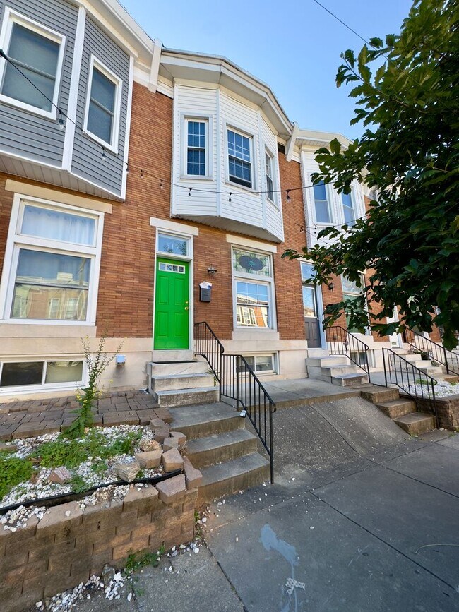 Building Photo - Charming 2Bed/3Bath in Greektown