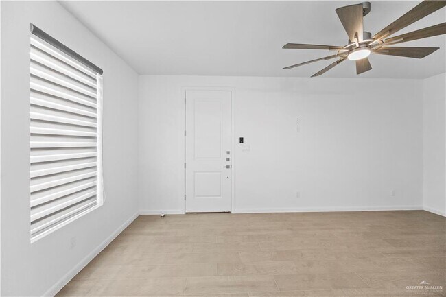 Building Photo - 1220 E Camellia Ave