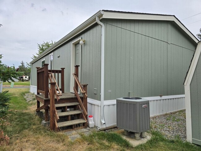 Building Photo - 4879 E 16th Ave