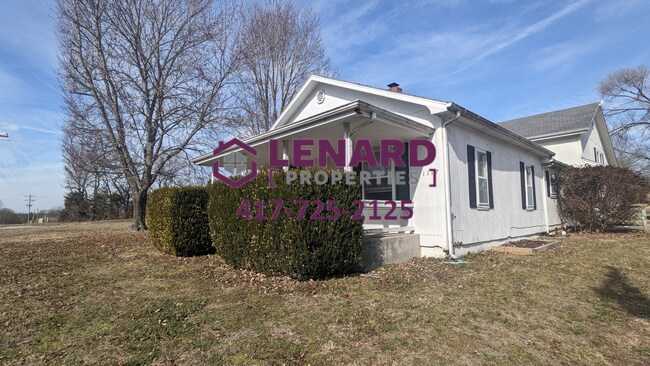 Foto del edificio - Farm House on 1 Acre of Land for rent!