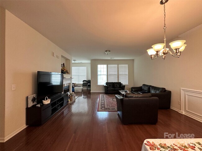 Foto del edificio - 835 Skybrook Falls Dr