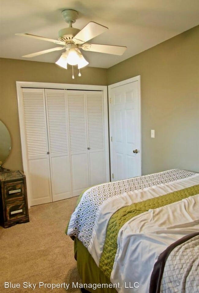 Building Photo - 3 br, 2 bath House - 8104 W Greenview Dr