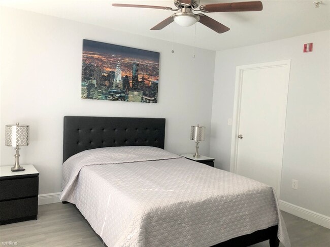 Building Photo - 1 br, 1 bath Condo - 7350 Westpointe Blvd ...
