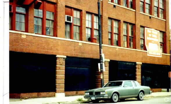 Building Photo - 2300 W Armitage Ave