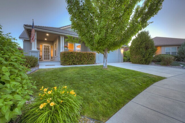 Building Photo - Gorgeous executive style home available fo...