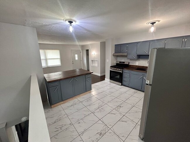 Foto del edificio - 5148 Fullerton Dr