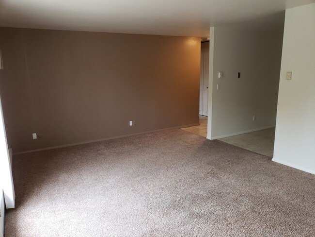 Building Photo - 3036 La Salle Ave