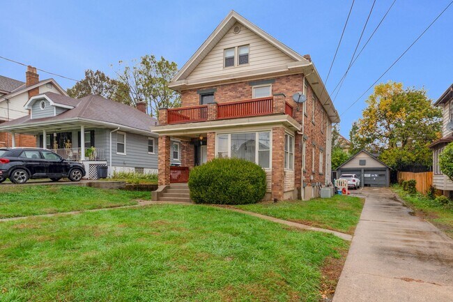 Foto del edificio - CHEVIOT - Roomy 3 bed 1 bath upstairs in 2...