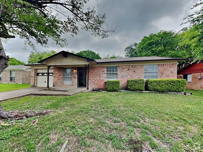 Building Photo - 1233 Saturn Dr