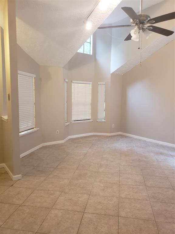 Foto del edificio - 2122 Creekshire Dr