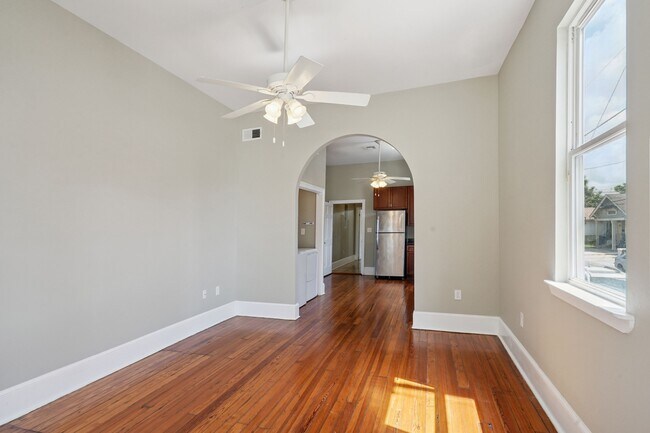 Foto del edificio - 3301 Banks St
