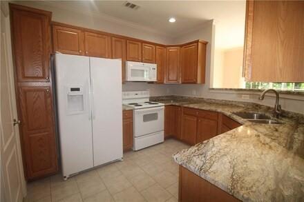 Building Photo - 3082 Brockenhurst Dr