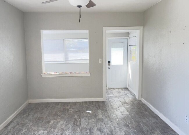 Building Photo - Updated Unfurnished Home in Desirable Gulfport Location! 1bed|1bath