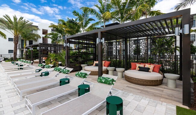 Building Photo - Solea at Miami Lakes