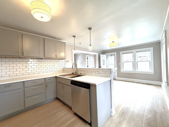 Building Photo - 323 N 59th St