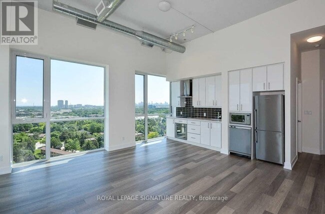 Building Photo - 75-1475 The Donway W
