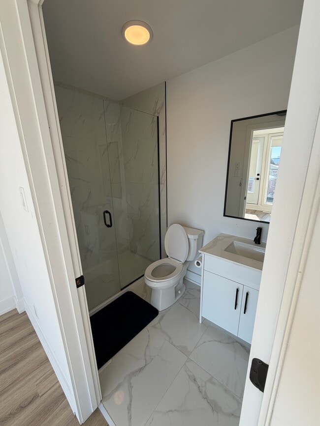 Building Photo - 273 Duncairn Ave