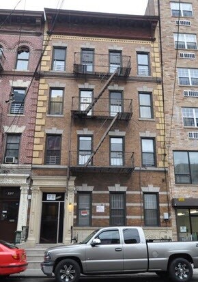 Primary Photo - 2379 Belmont Ave