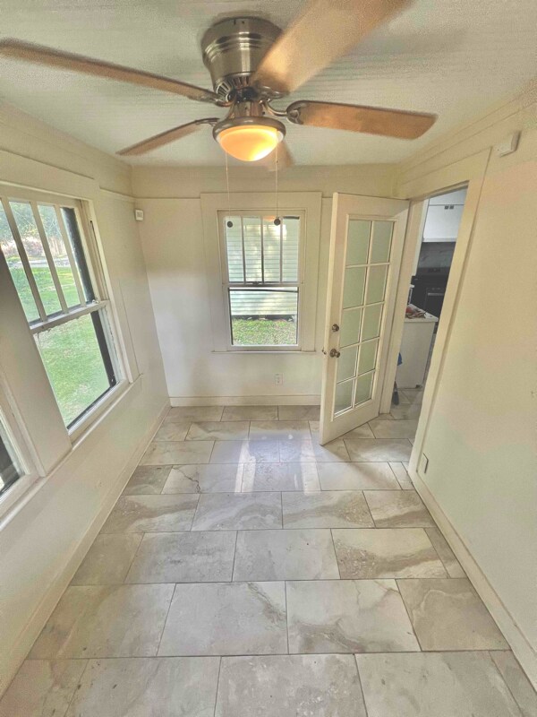 Building Photo - 352 East Dr
