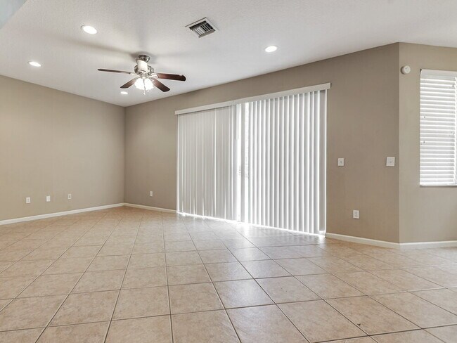 Building Photo - 1603 Briar Oak Dr