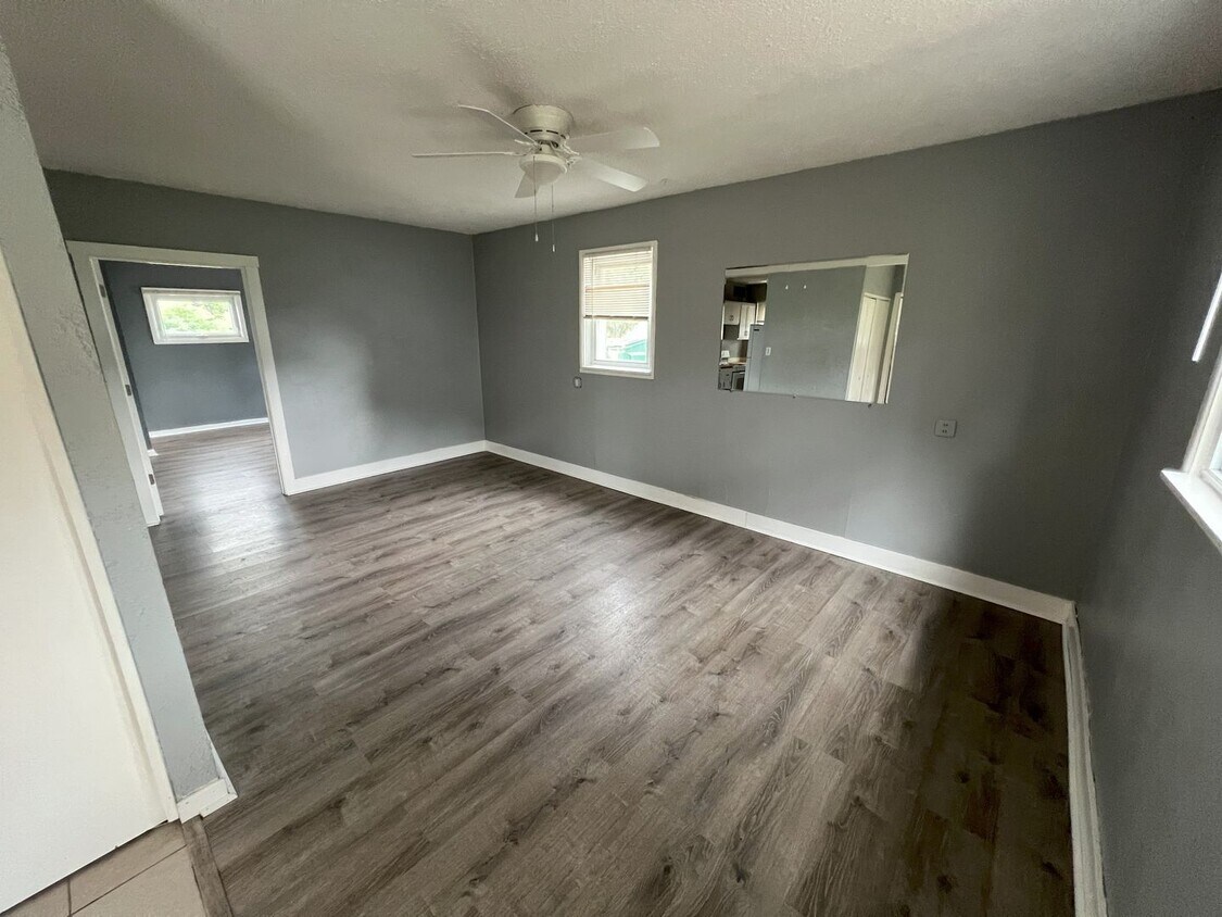 Foto principal - 526 E Eighth St