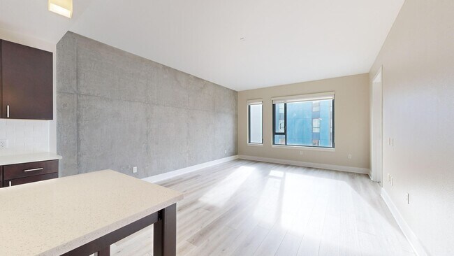 Interior Photo - Channel Mission Bay