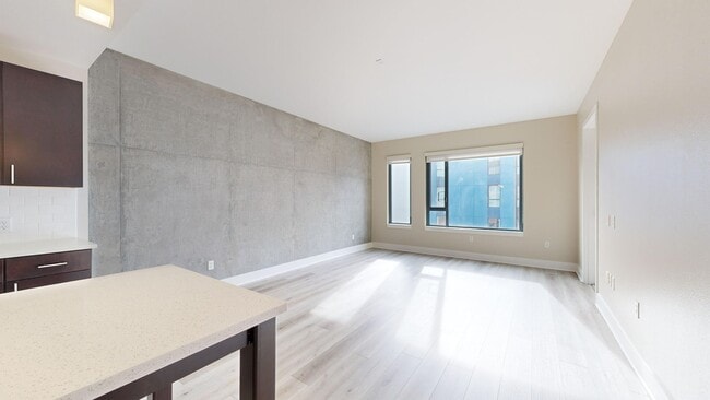 Interior Photo - Channel Mission Bay