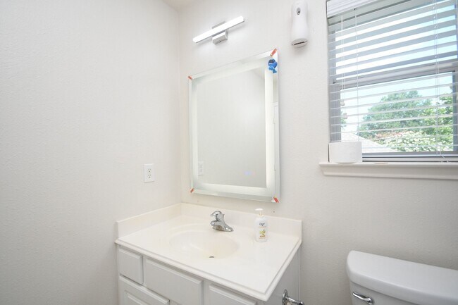 Foto del edificio - 2110 Dolan Hills Ct