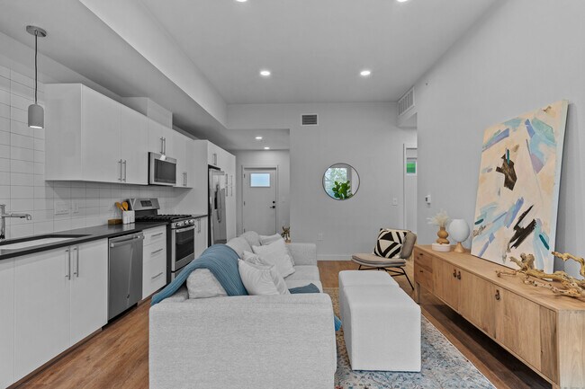 Building Photo - 4004 Banister Ln