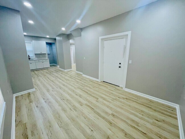 Foto del edificio - Open House 1:30-2:00 Sunday, August 3