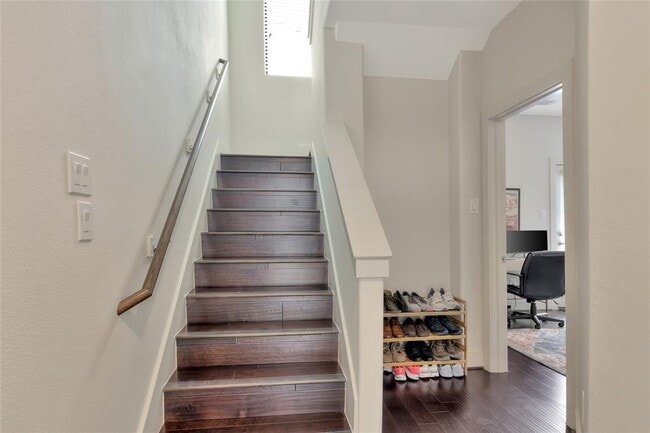 Building Photo - 3210 N MacGregor Way