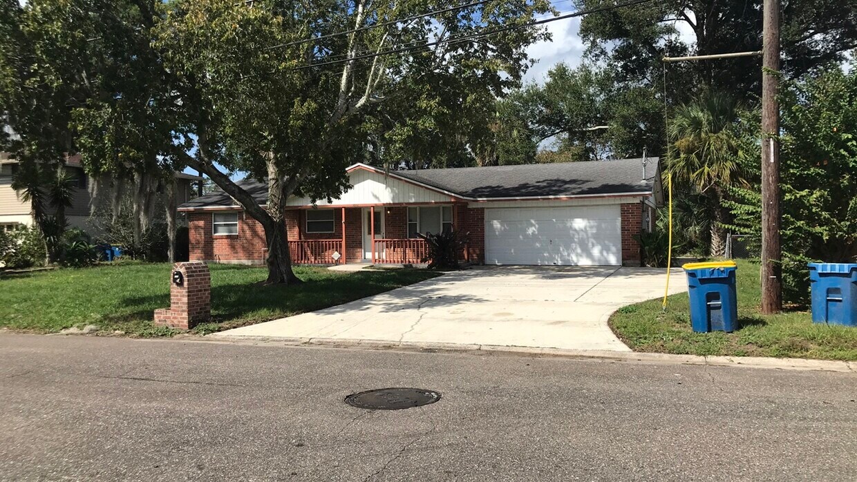 Primary Photo - 2101 Courtney Dr