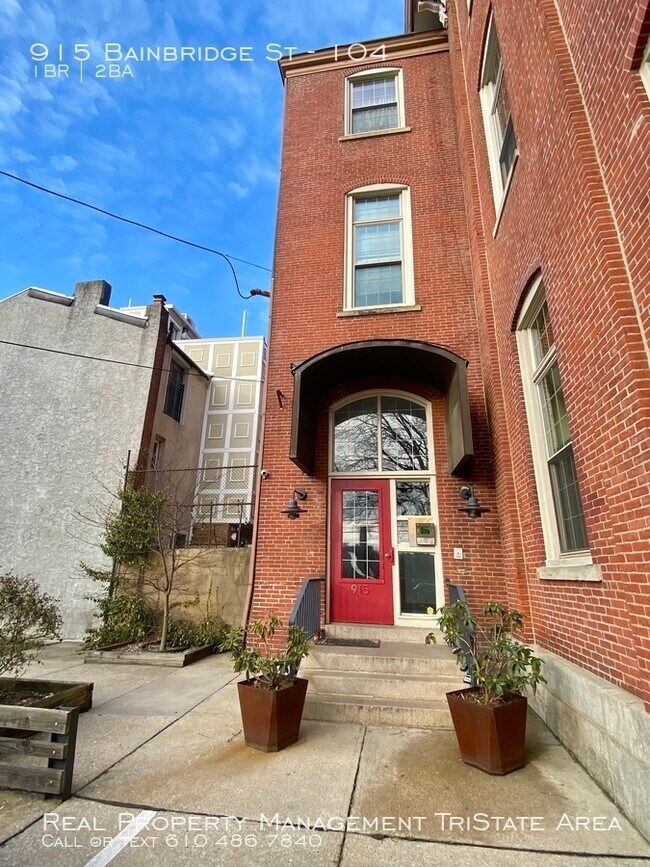 Foto del edificio - Tri level loft with parking