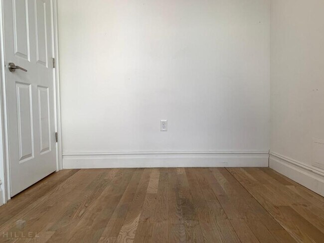 Foto del edificio - 1 bedroom in ASTORIA NY 11105