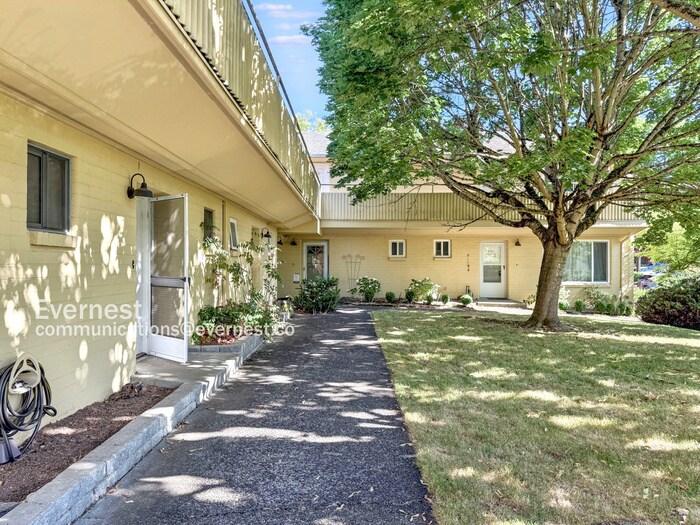 Foto principal - 4709 40th Ave NE