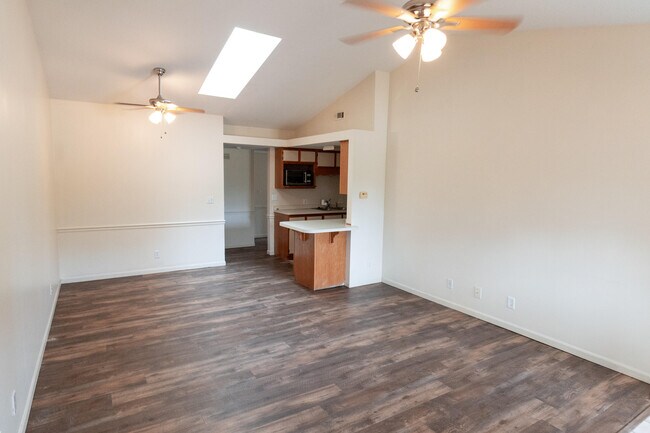 Foto del edificio - 3405 E 9th St