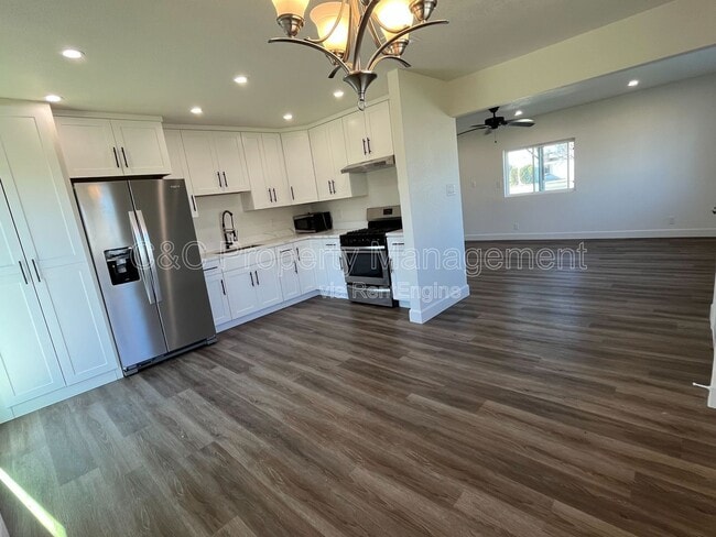 Foto del edificio - 11464 W Larch Rd