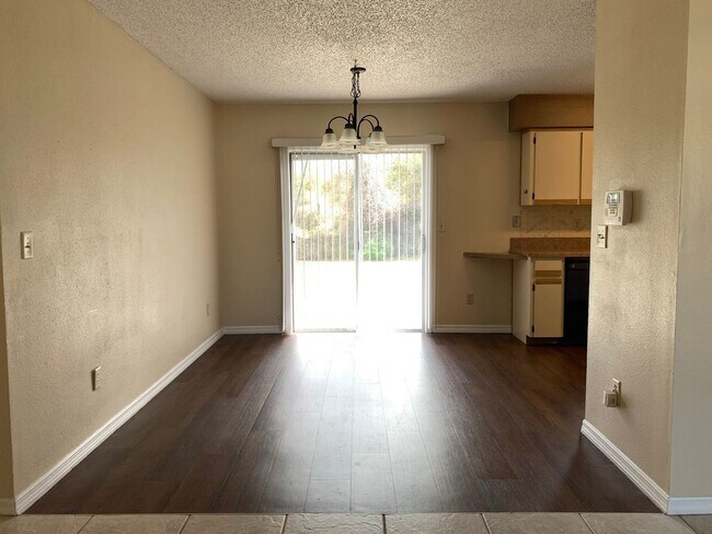 Building Photo - 3 br, 2 bath House - 2851 E. Waco Drive