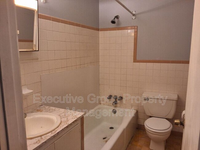 Foto del edificio - 1140-4 Evelyn Drive