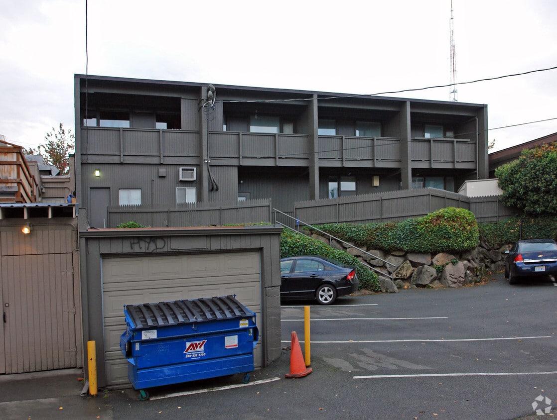 Building Photo - 1621 Queen Anne Ave N