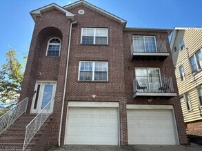 Building Photo - 174 Keer Ave