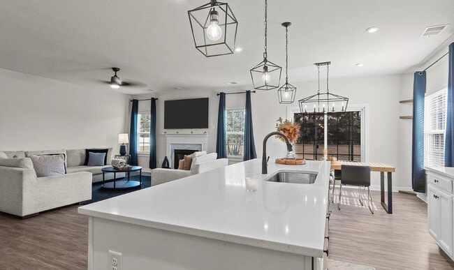 Building Photo - 121 Glenmoor Path