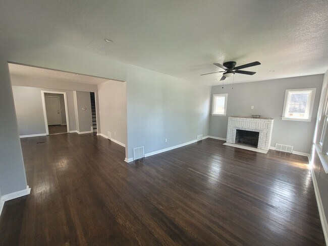 Building Photo - 1815 E 69th St