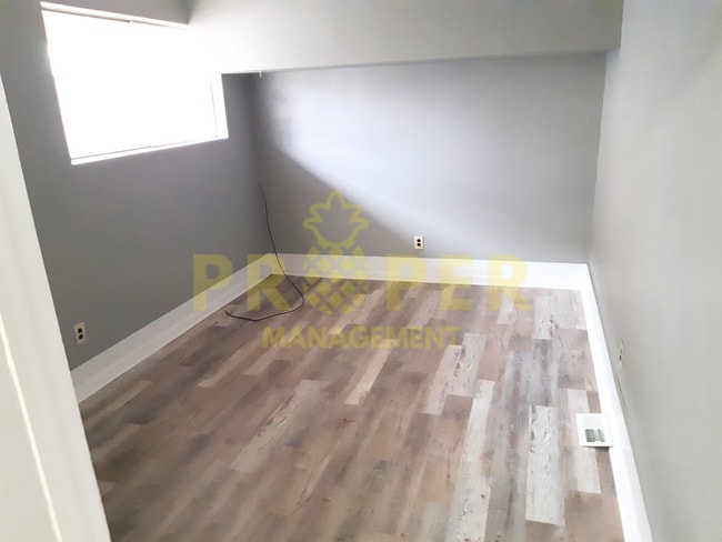 Building Photo - 3 bedroom 1 bathroom house for rent