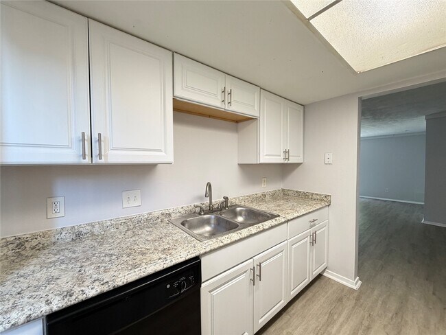 Building Photo - 11545 Beechnut St