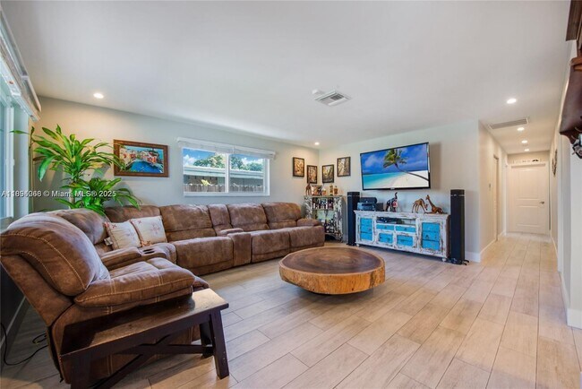 Foto del edificio - 6560 SW 26th St