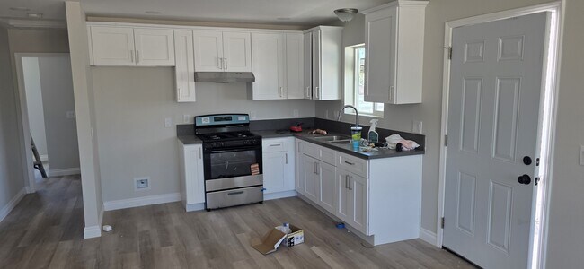 Foto del edificio - 7616 Barberry Ave